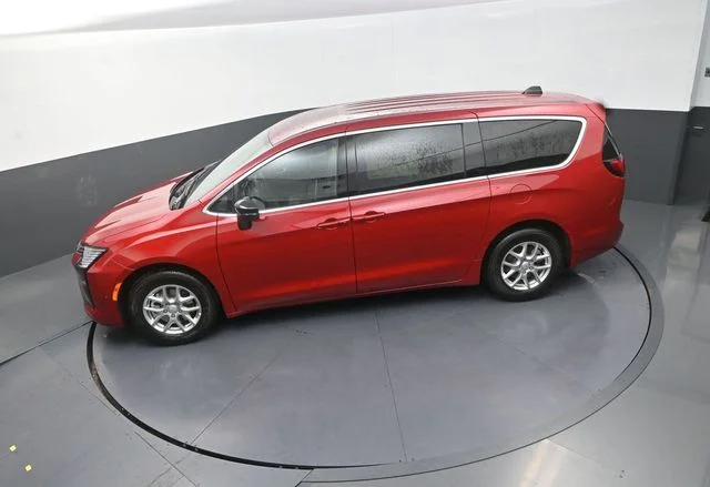 New 2027 Red Hot Pearl-Coat Exterior Paint Chrysler Select image 14
