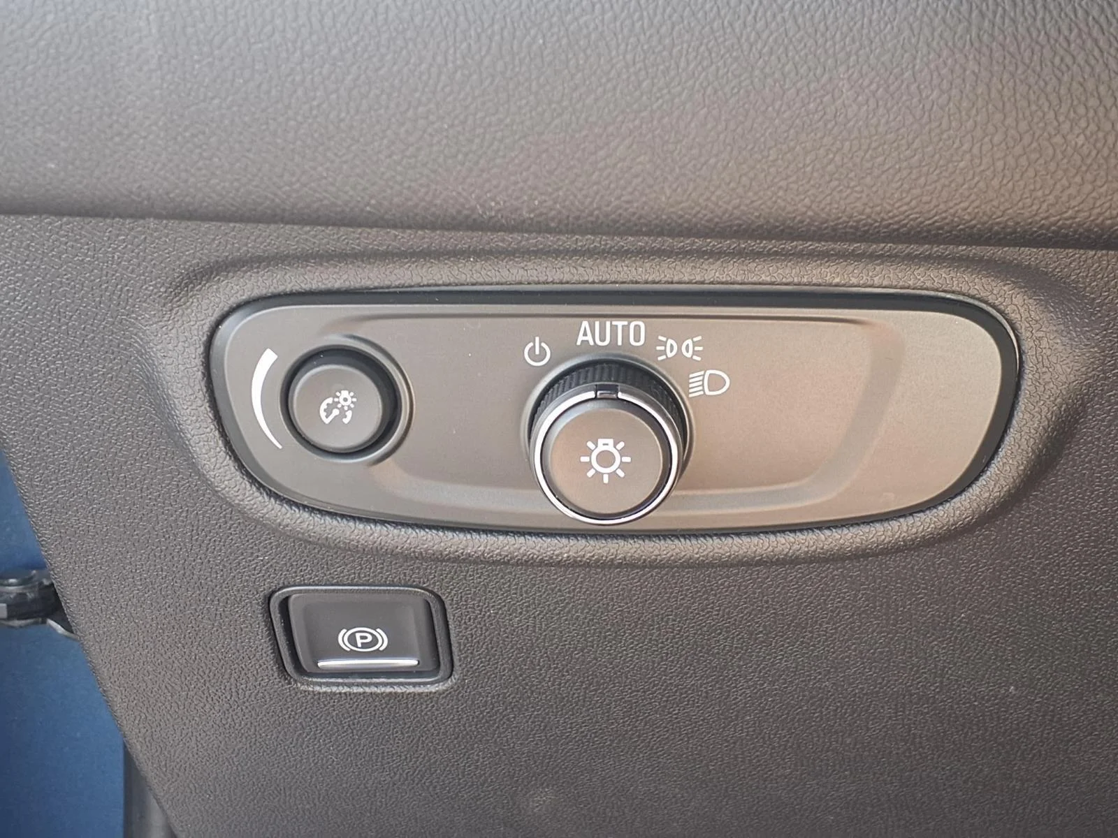 Used 2024 Downpour Metallic GMC SLE image 21