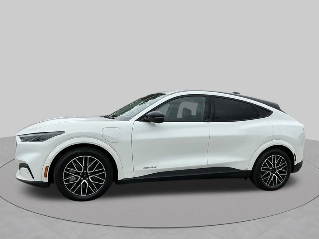 Used 2025 White Ford Premium image 3