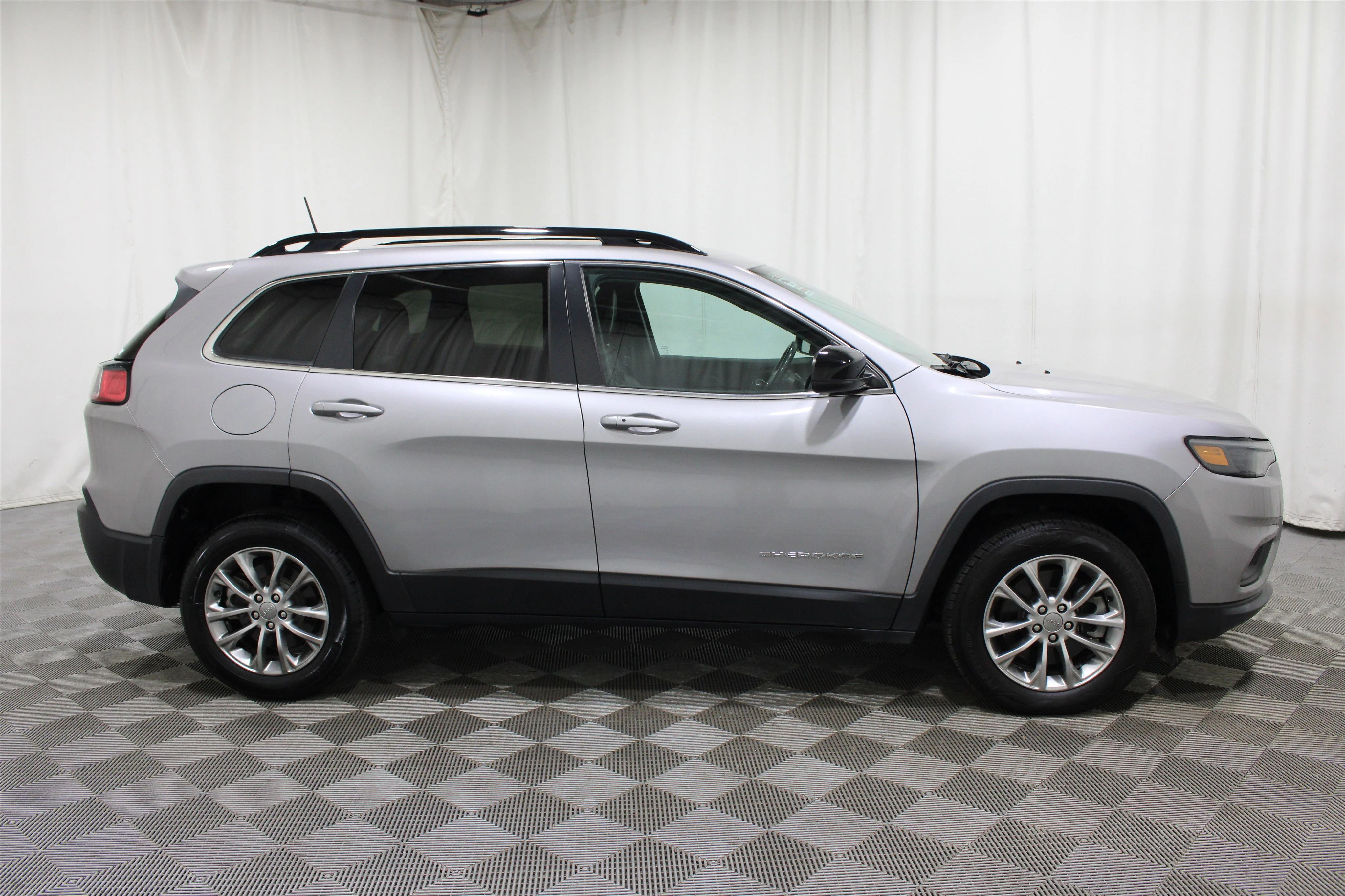 2022 Jeep Cherokee Latitude Lux - Photo 22