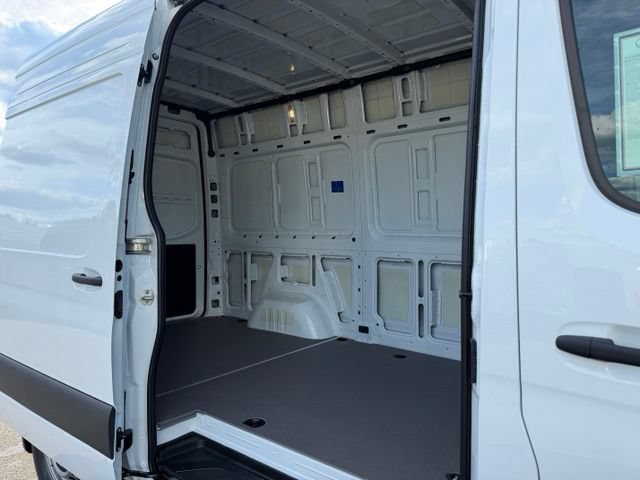 New 2026 Arctic White Mercedes-Benz Cargo 144 WB image 32