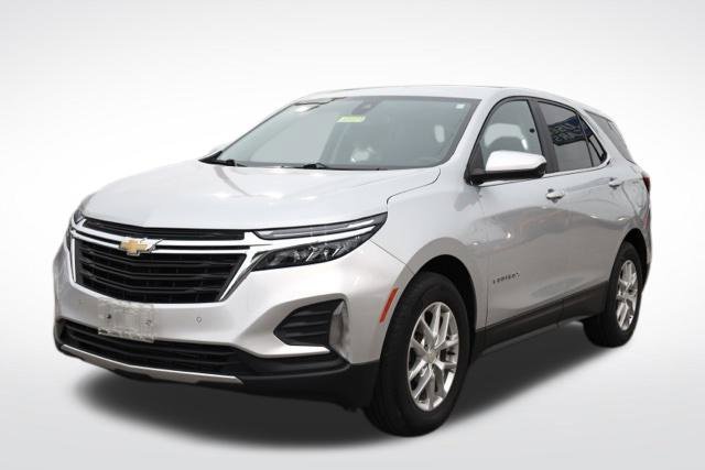Used 2022 Silver Ice Metallic Chevrolet LT image 4