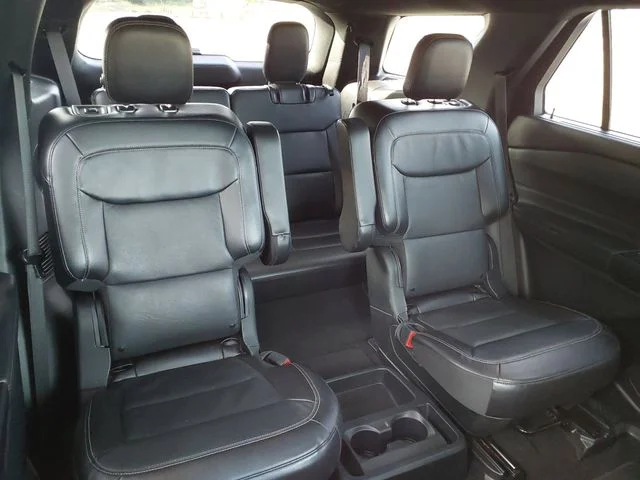 Used 2020 Silver Metallic Ford Limited image 22