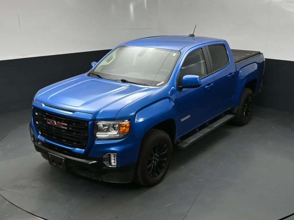 Used 2022 Blue Metallic GMC Elevation image 15