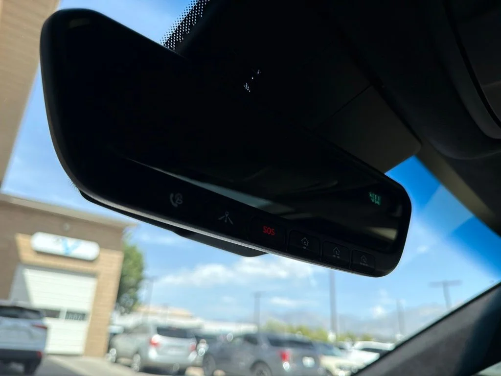 Used 2018 White Genesis 3.3T Sport image 17