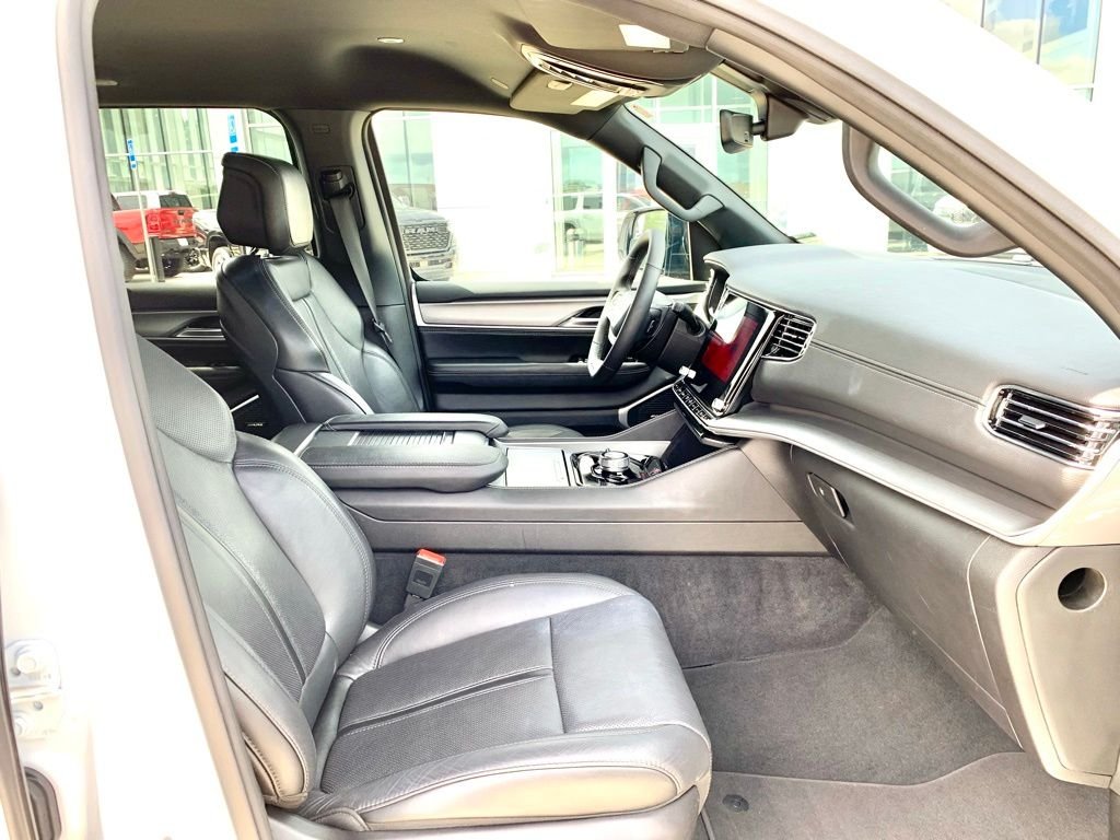Used 2025 White Jeep Series II image 30