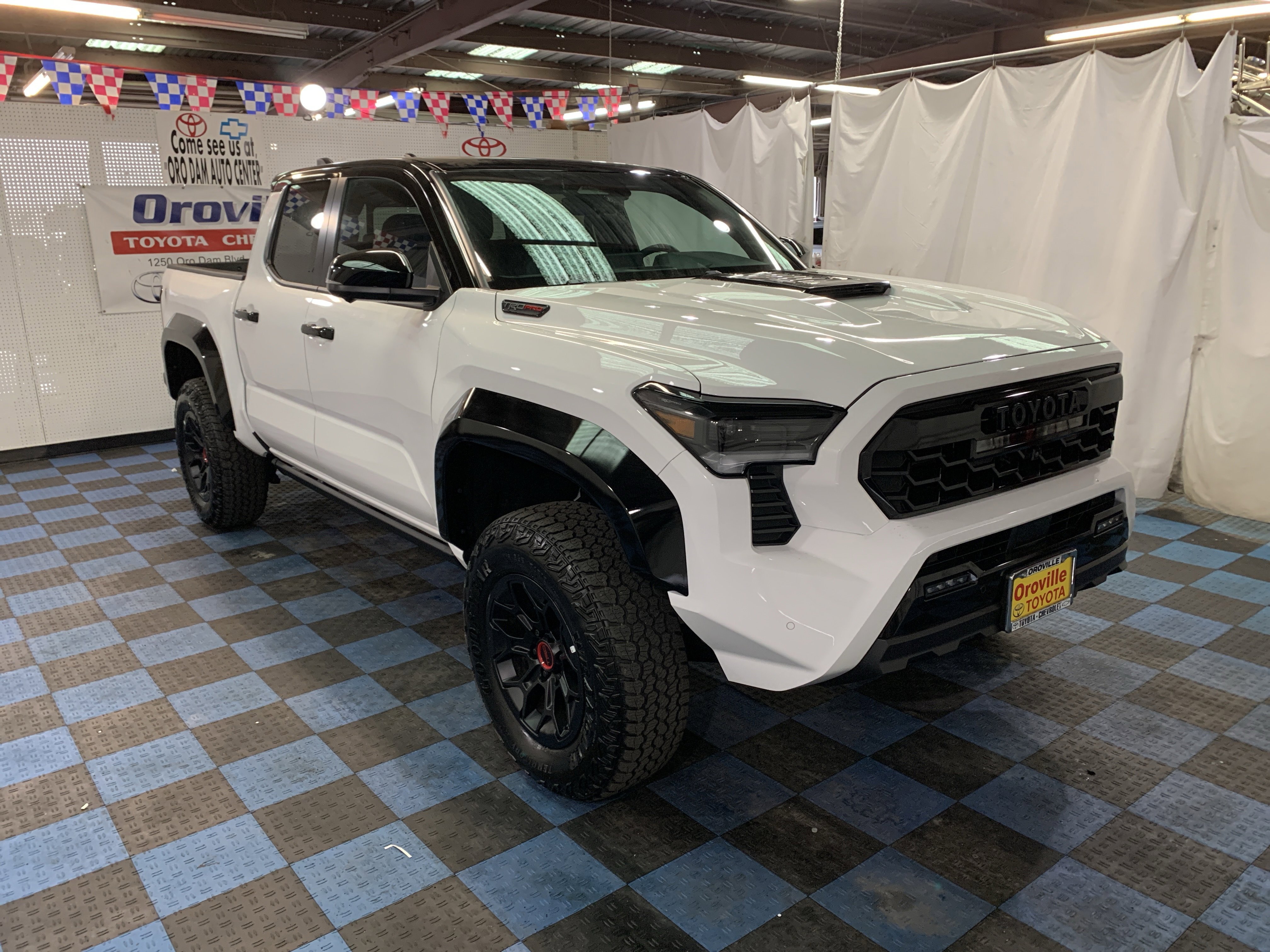 2025 Toyota Tacoma TRD Pro - Photo 6
