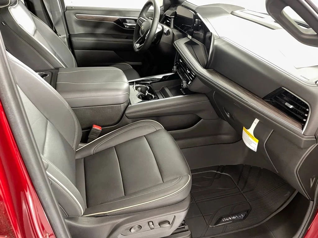 2025 Chevrolet Suburban Premier - Photo 29