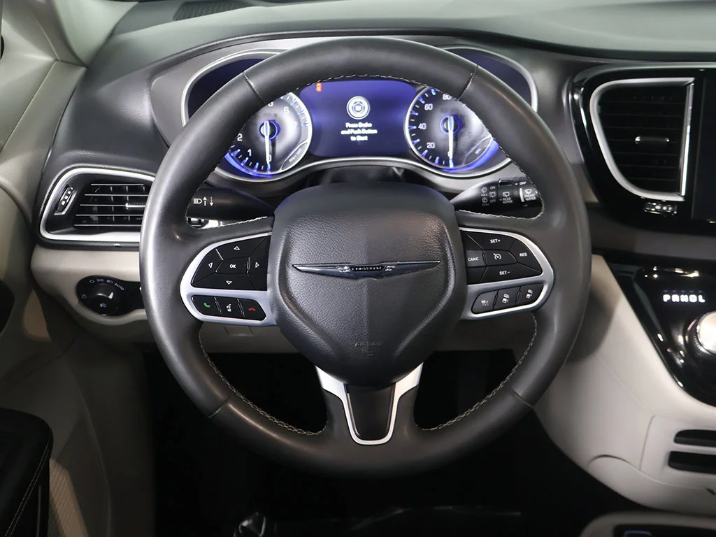 Used 2024 Silver Mist Clearcoat Chrysler Touring L image 41