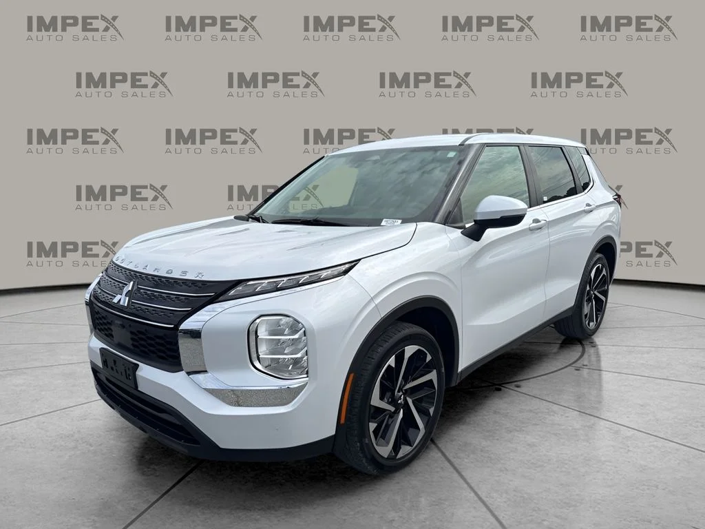 Used 2022 White Mitsubishi ES image 1
