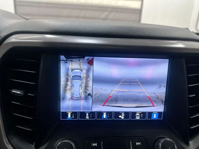 Used 2023 White GMC AT4 image 25