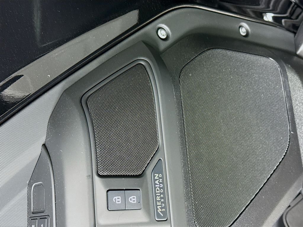 New 2026 Santorini Black Land Rover X-Dynamic SE image 20