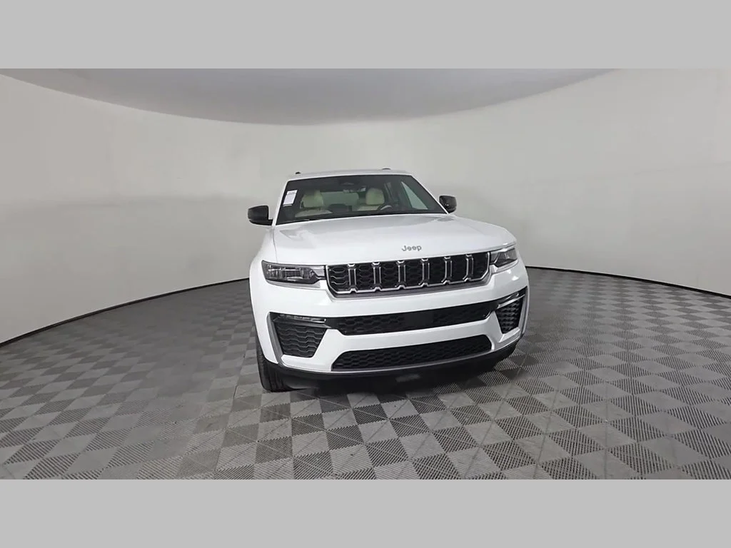 New 2026 Bright White Clear-Coat Exterior Paint Jeep Limited image 42