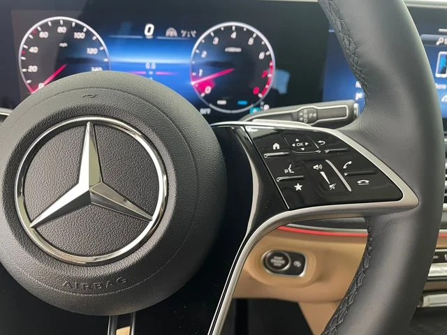 New 2026 MANUFAKTUR Moonlight White Metallic Mercedes-Benz GLE 350 image 25
