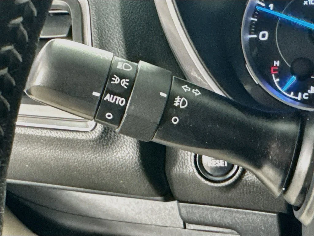 Used 2020 Ice Silver Metallic Subaru Limited image 13