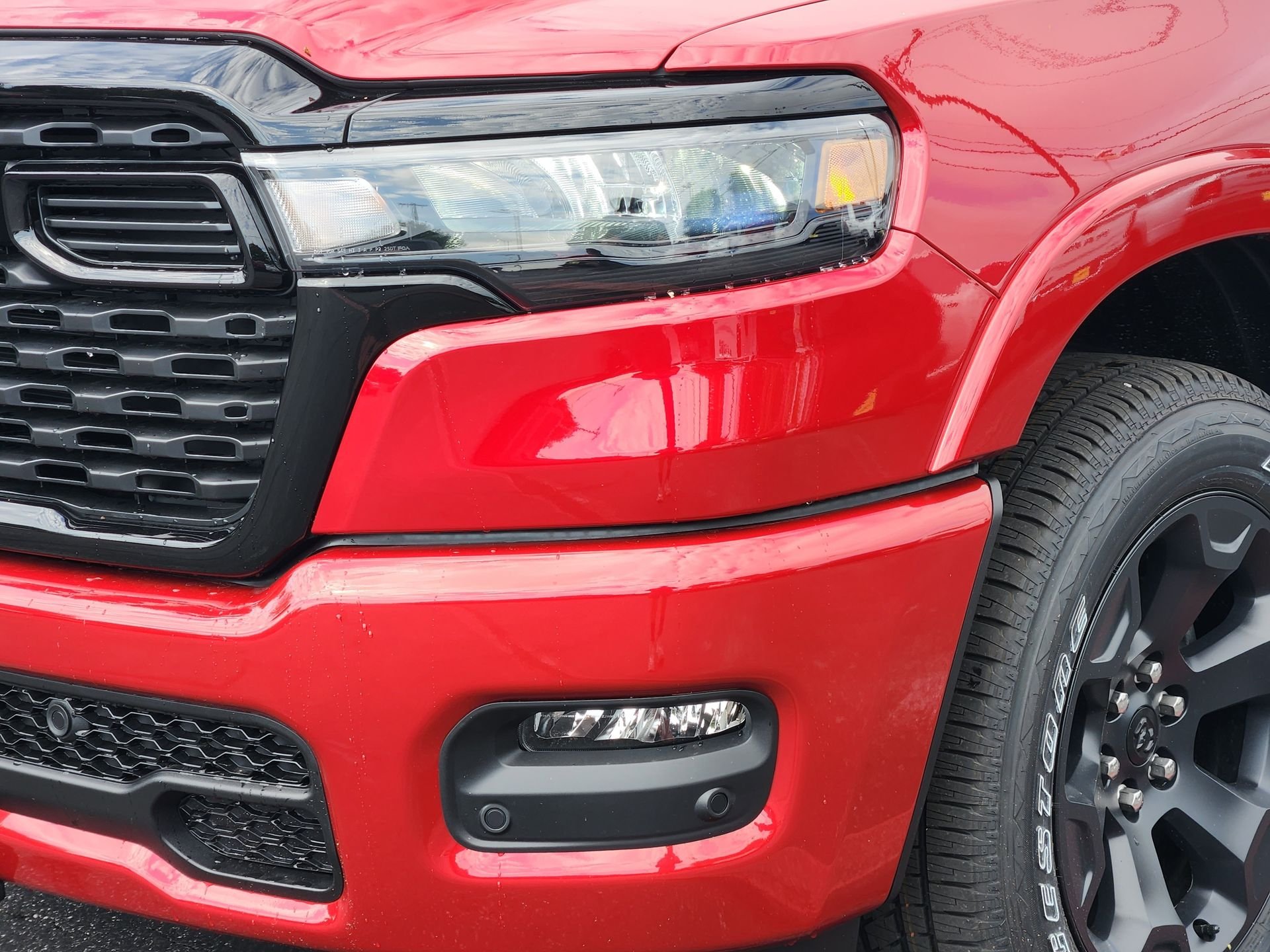 New 2026 Molten Red Pearl-Coat Exterior Paint RAM Big Horn/Lone Star image 6