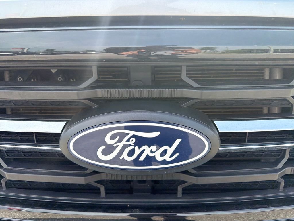 Used 2025 Silver Metallic Ford XLT image 9