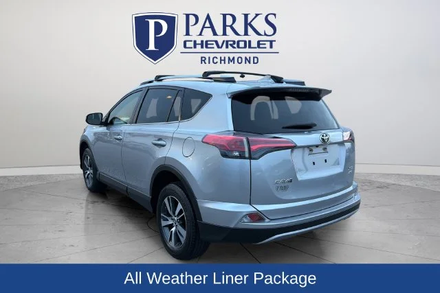 Used 2018 Silver Toyota XLE image 6