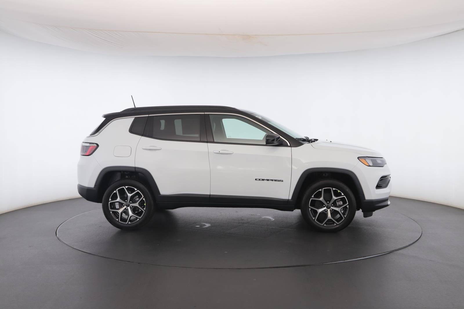 New 2026 Bright White Clear-Coat Exterior Paint Jeep Limited 4x4 image 27