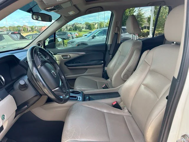 Used 2019  Honda RTL image 5
