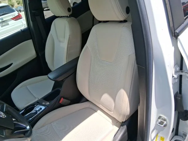 Used 2022 White Buick Select image 14
