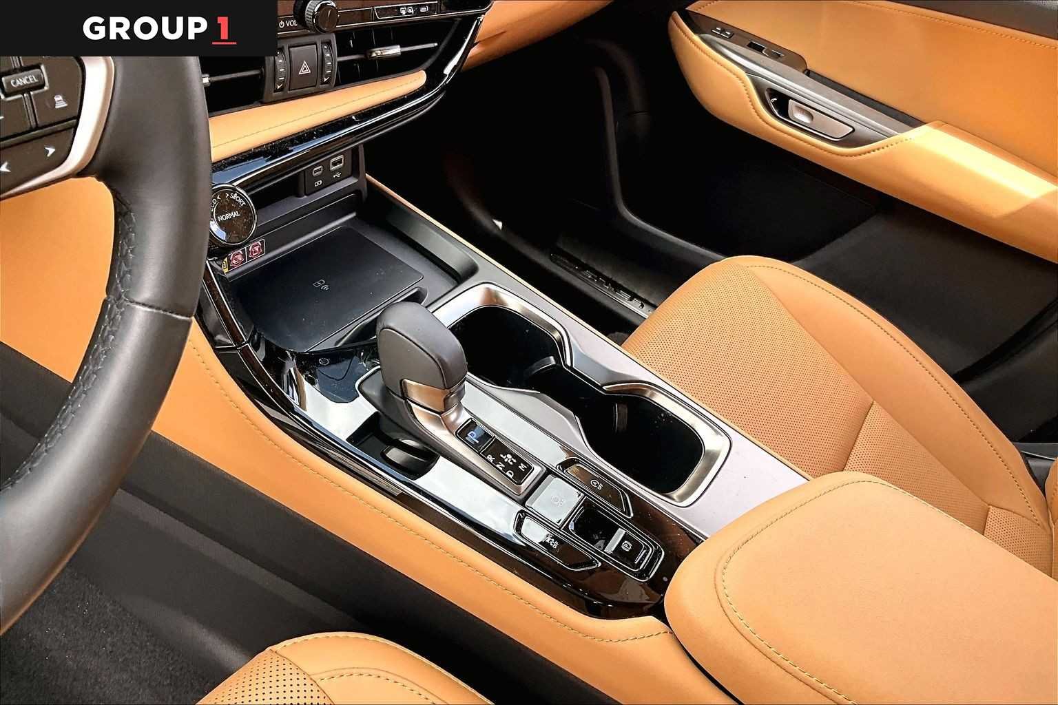 Used 2025 Eminent White Pearl Lexus Premium image 14