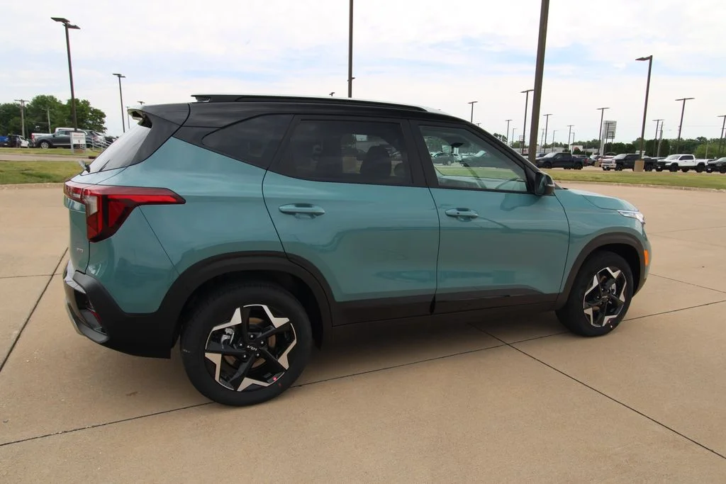 New 2026 Pluton Blue / Black Roof Kia S image 5