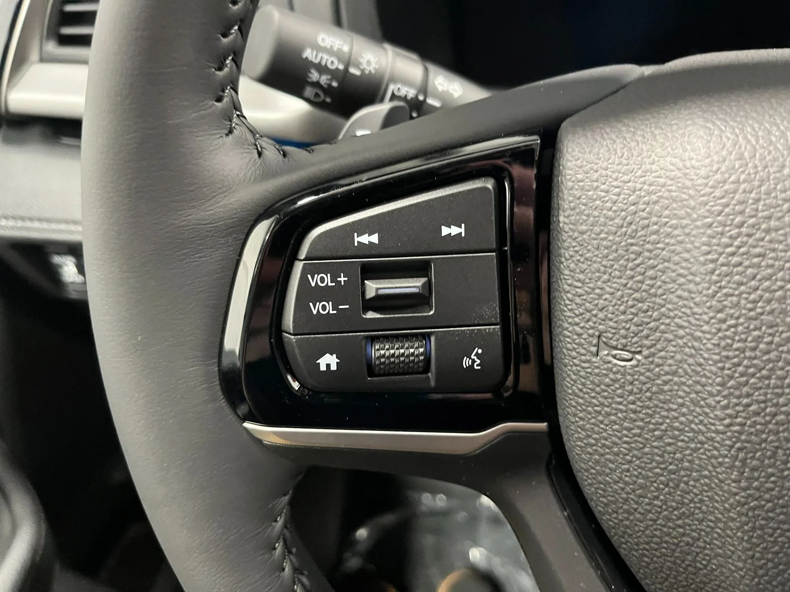 New 2026 Platinum White Pearl Honda Touring image 16