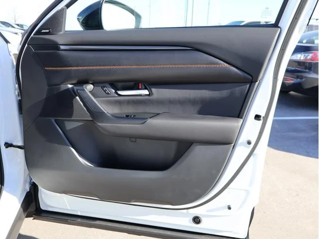 2026 Mazda CX-50 Premium Plus - Photo 9