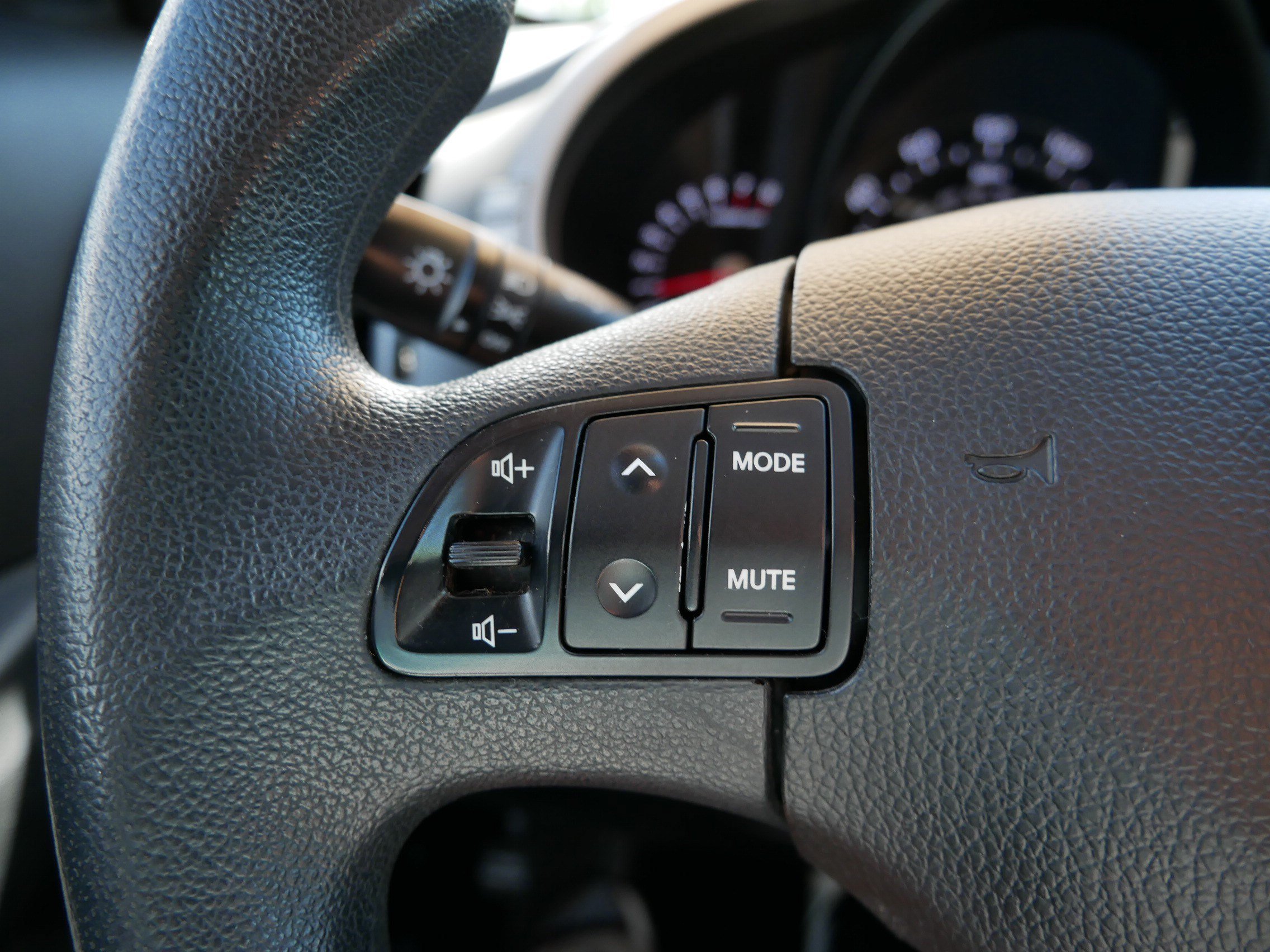 Used 2015 Mineral Silver Kia LX image 27