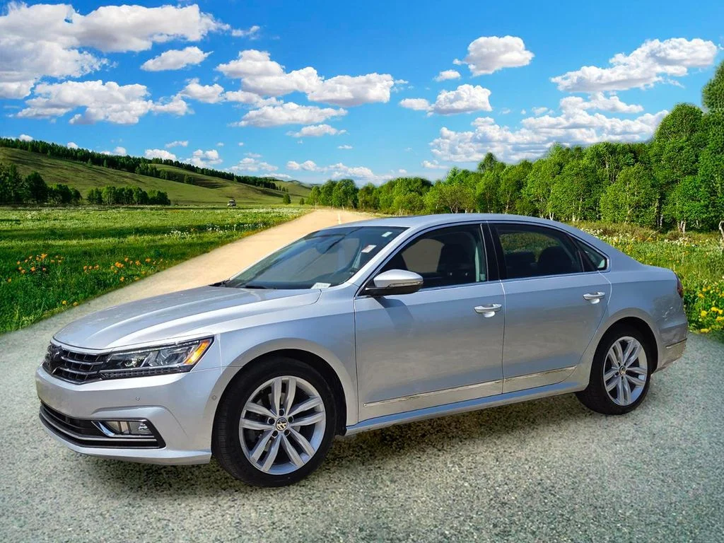 Used 2018 Silver Volkswagen 2.0T SEL Premium image 2