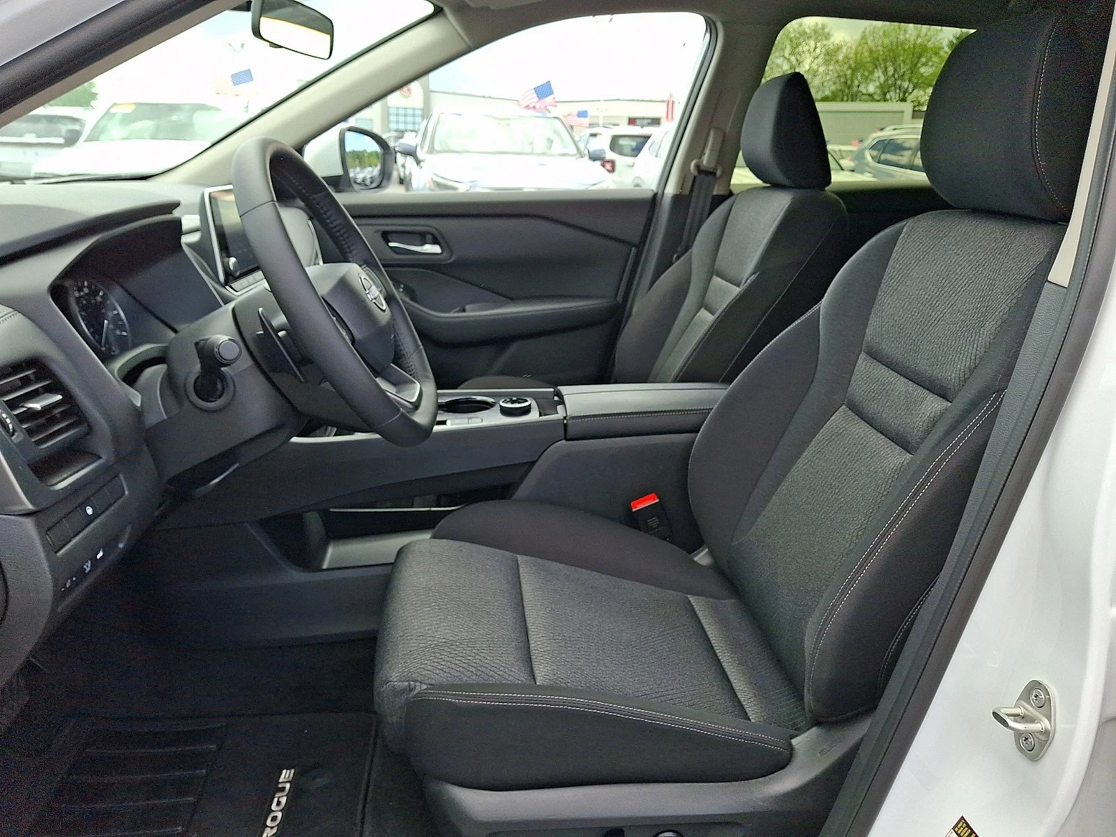 Used 2025 Everest White Pearl Nissan SV image 14