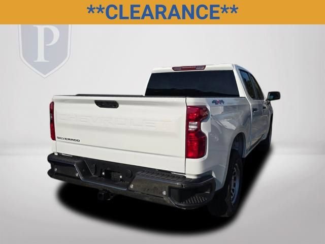 New 2026 Summit White Chevrolet WT image 7