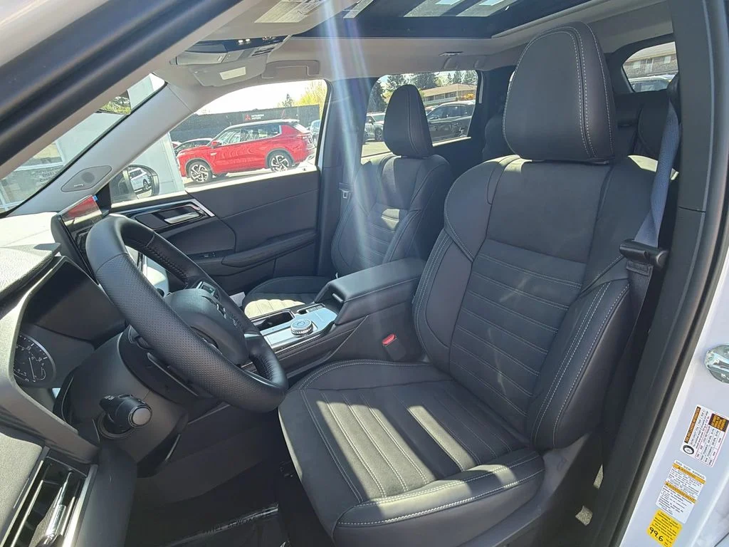 New 2026 White Diamond Mitsubishi TRAIL EDITION AWD image 12