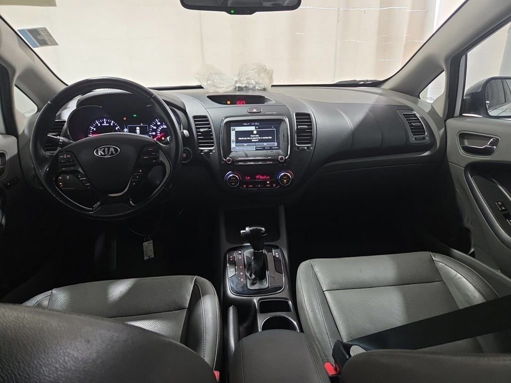 Used 2017 White Kia EX image 10