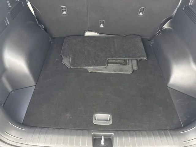Used 2025 Silver Hyundai SEL image 31