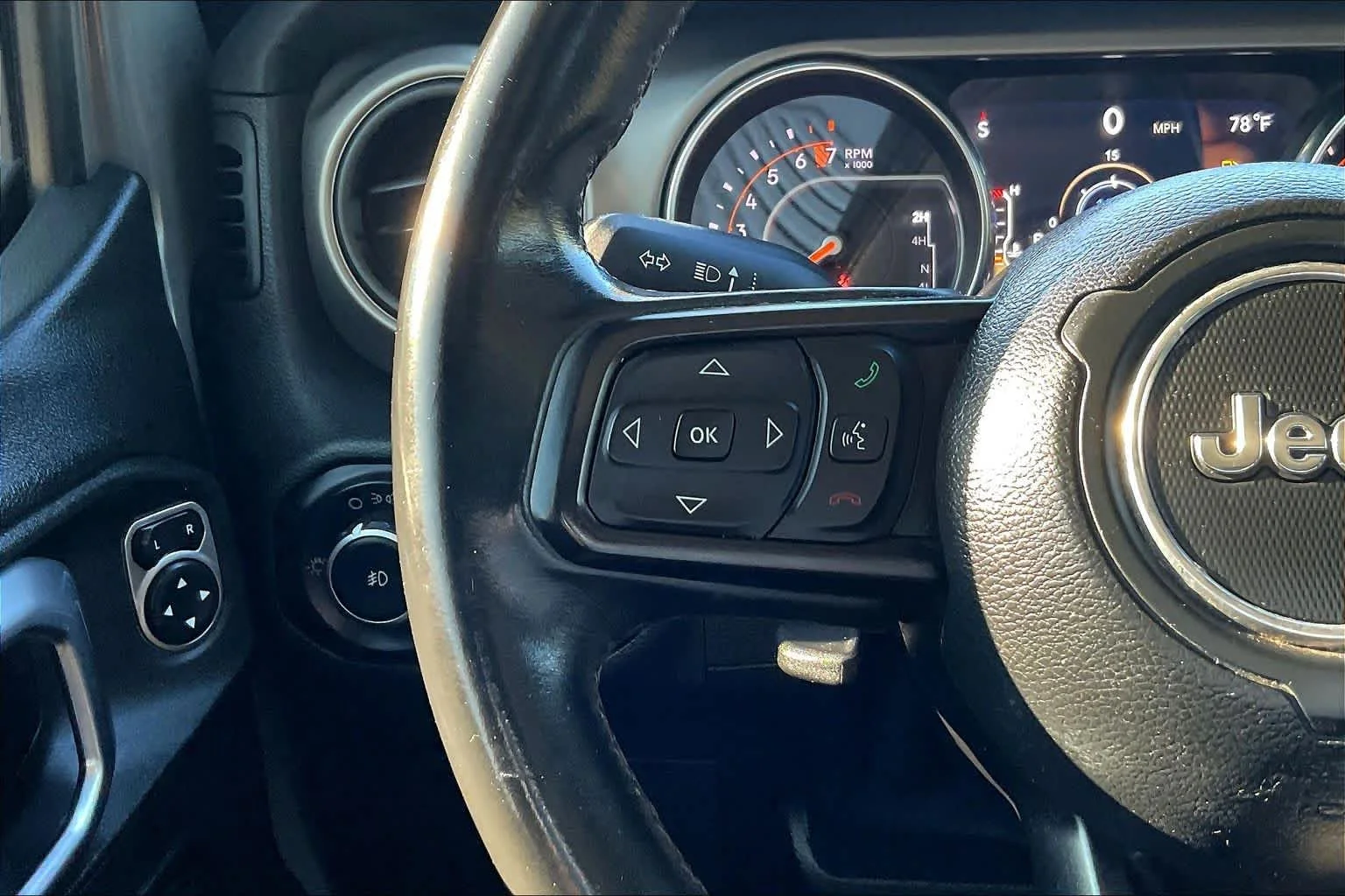 Used 2018 Sting-Gray Clearcoat Jeep Sport S image 23