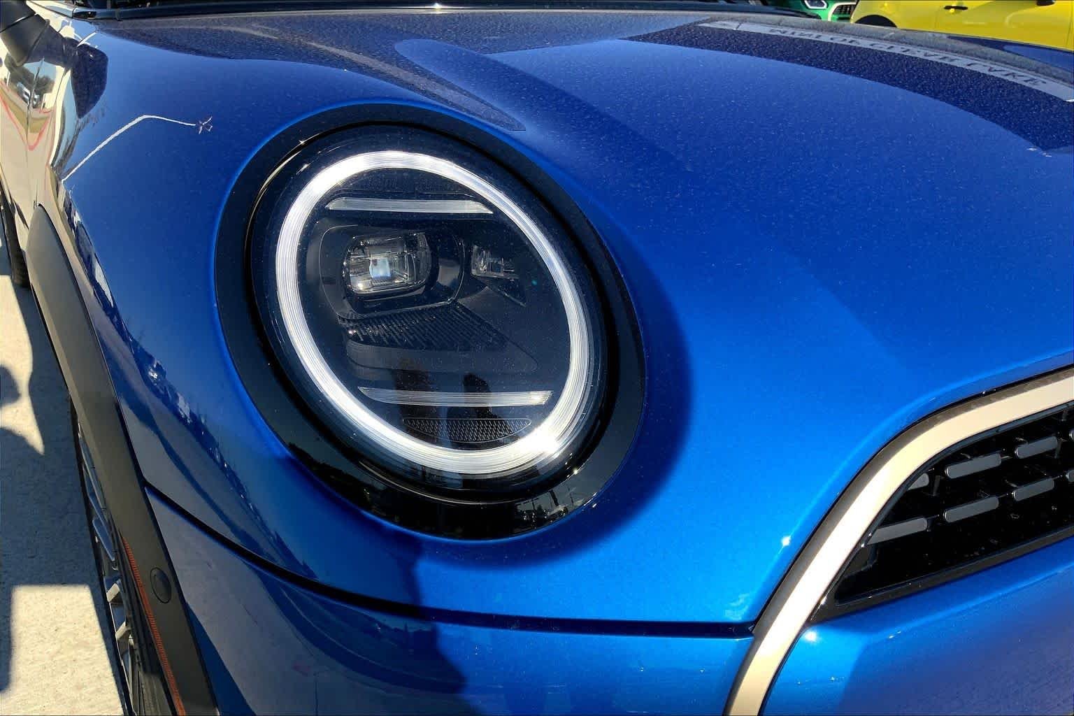 New 2026 Icy Sunshine Blue Metallic MINI Signature Plus image 13