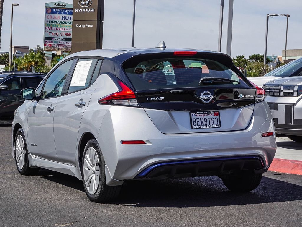 Used 2018 Silver Nissan S image 4