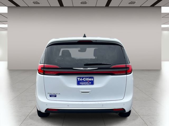 Used 2024 White Chrysler Touring L image 4