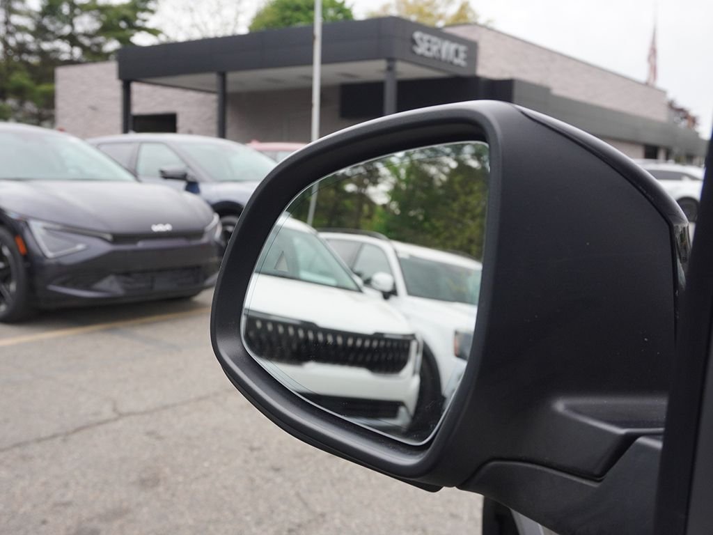 Used 2024 Black BMW xDrive40i image 35