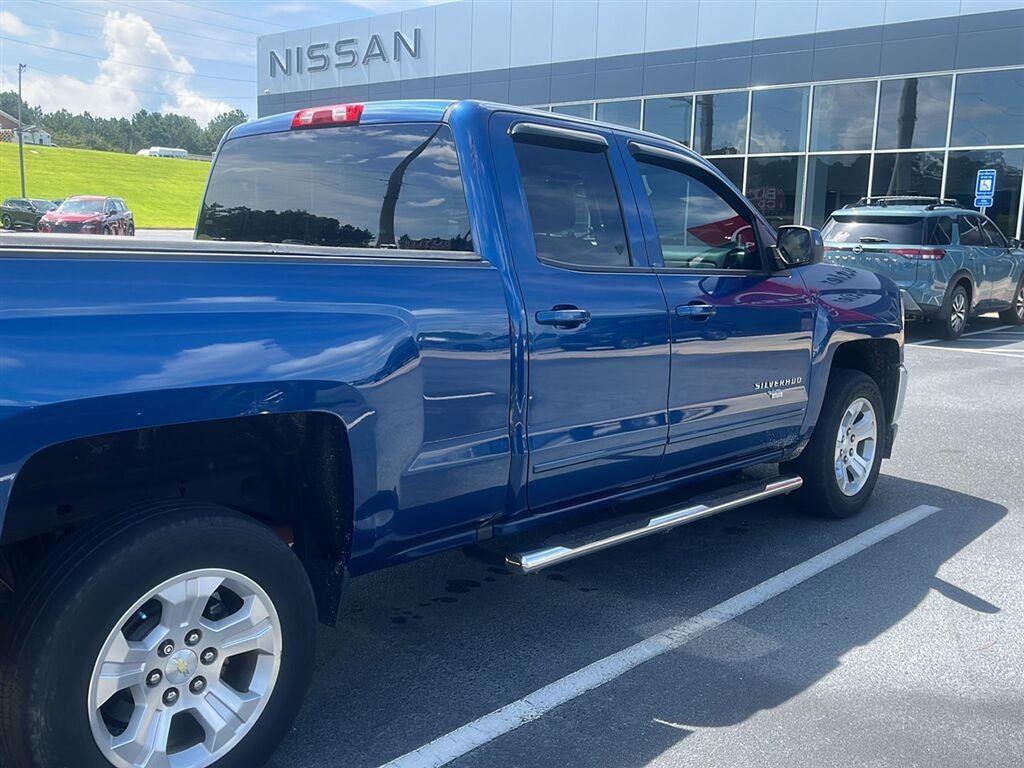 Used 2016 Deep Ocean Blue Metallic Chevrolet LT image 3