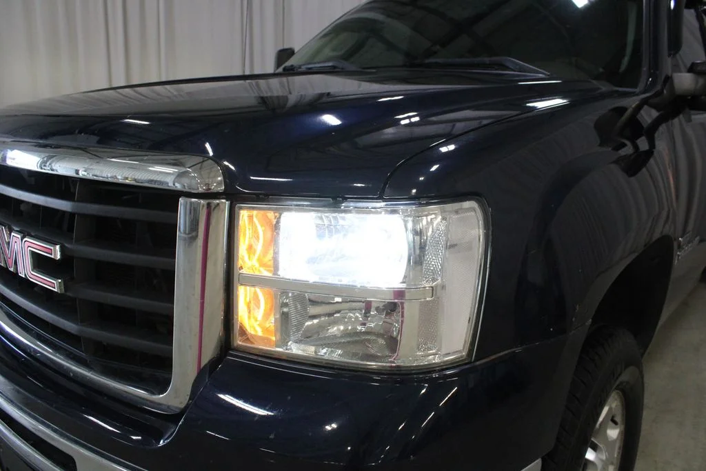 Used 2009 Blue GMC SLT image 31