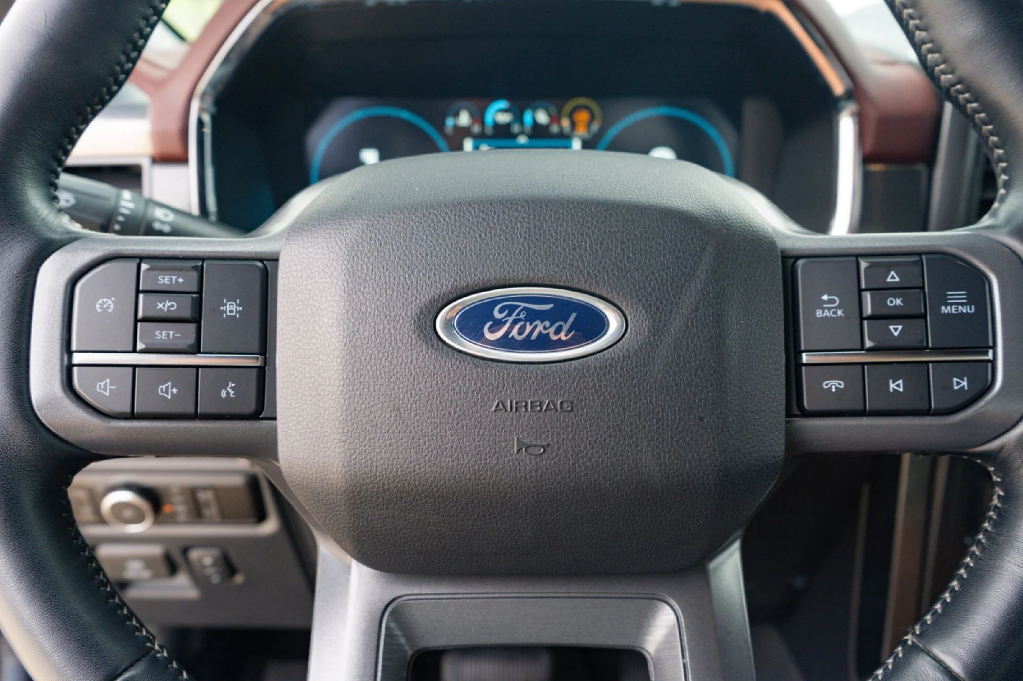 Used 2023 Gray Ford Lariat image 10