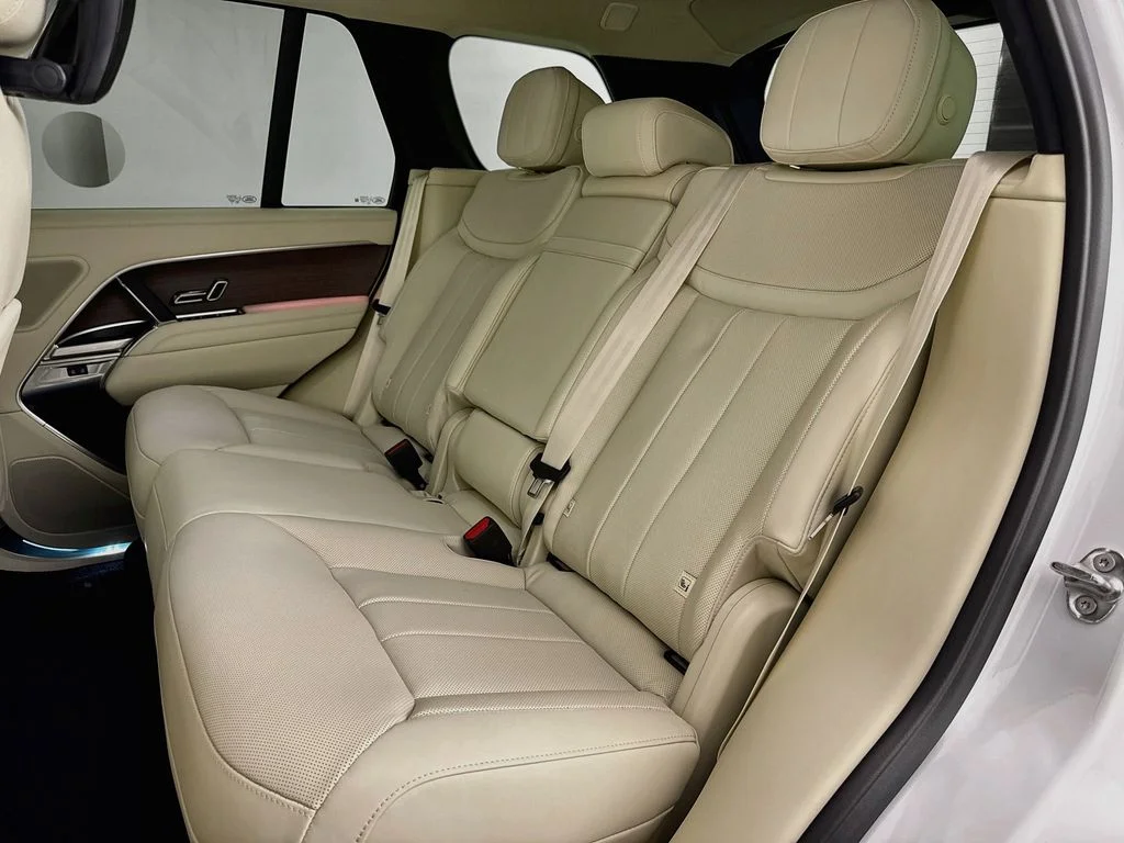New 2027 Fuji White Land Rover SE image 25