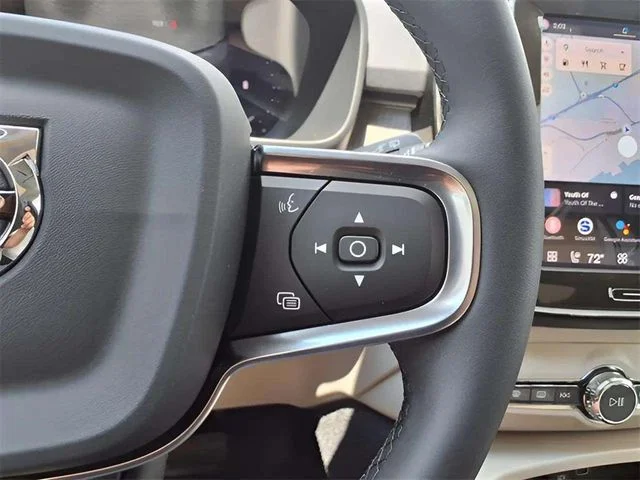 2026 Volvo XC40 Plus - Photo 16