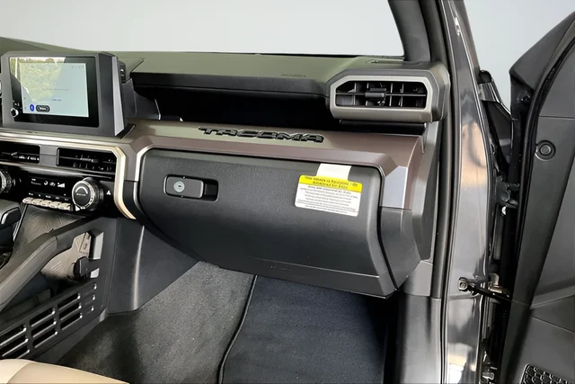 Used 2025  Toyota SR5 image 21