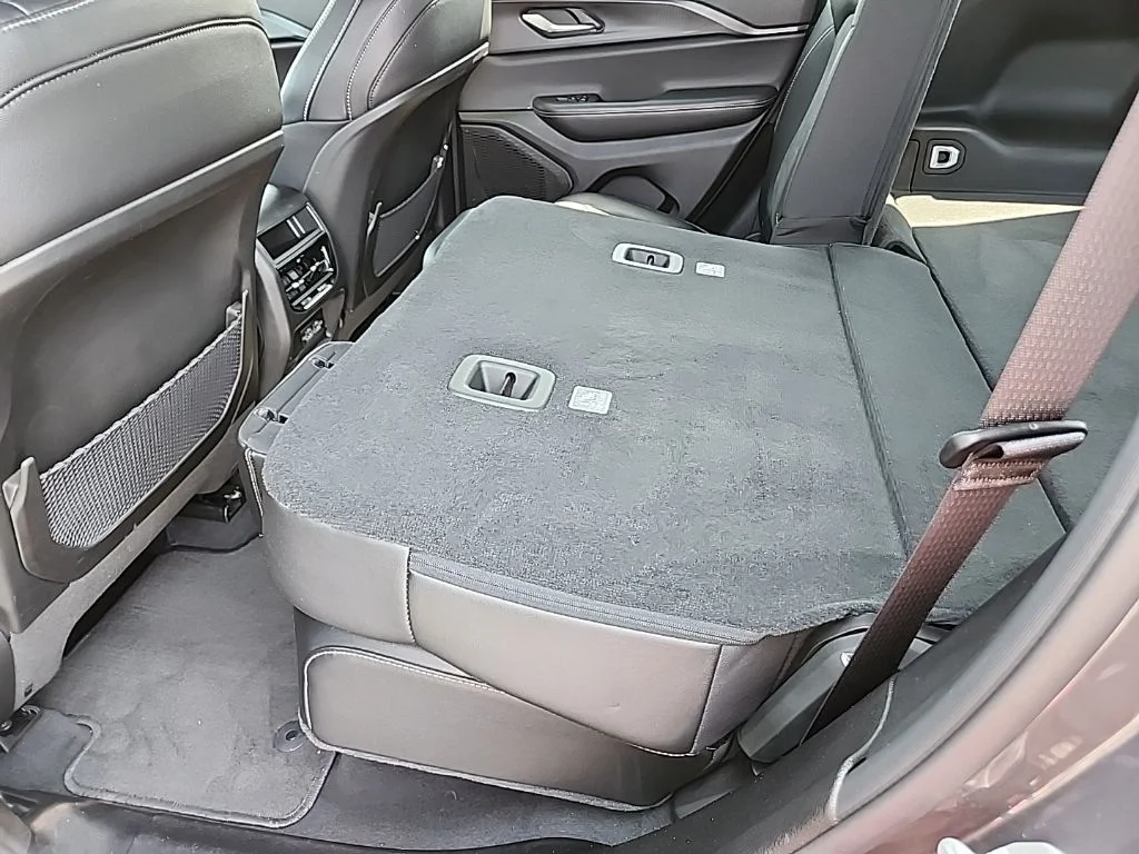 Used 2024 Gray Jeep Altitude X image 40