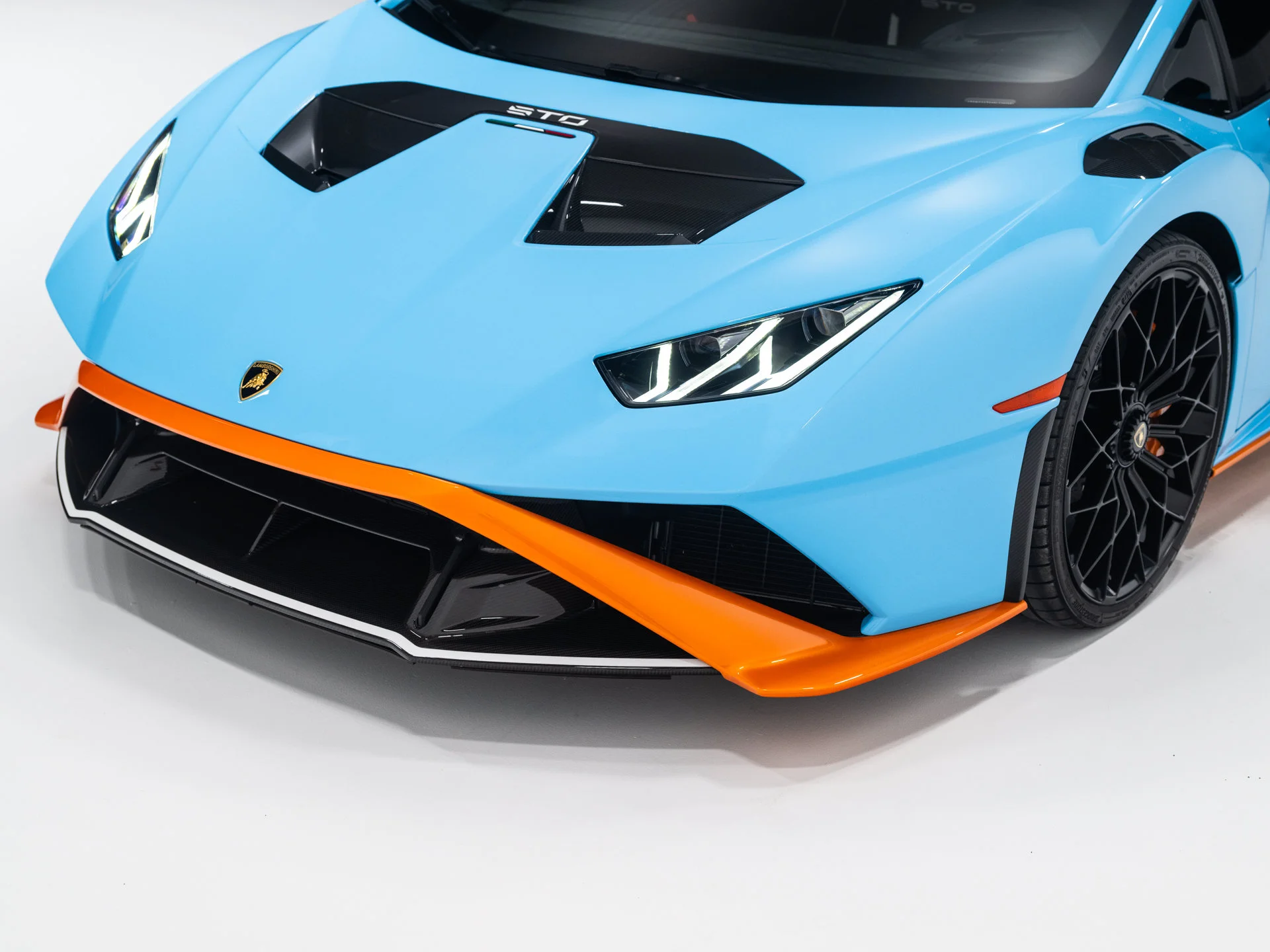 Used 2022 Blu Laufey Metallic Lamborghini Base image 15