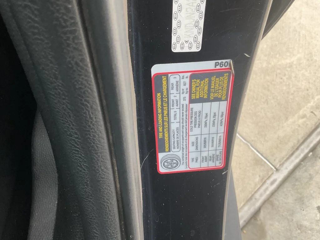 Used 2016 Black Kia Base image 28